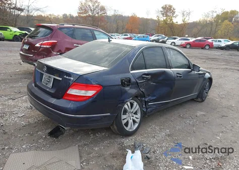 2011 Mercedes-Benz C 300 Luxury 4Matic z USA, uszkodzony, nr VIN WDDGF8BB5BR163208